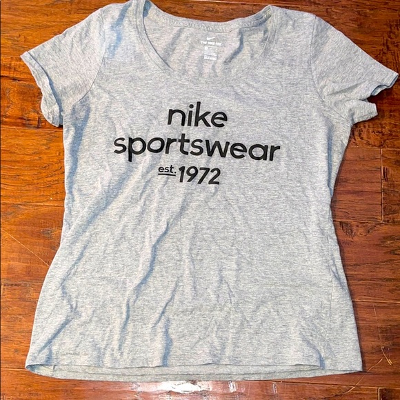 Nike Tee - Picture 1 of 2
